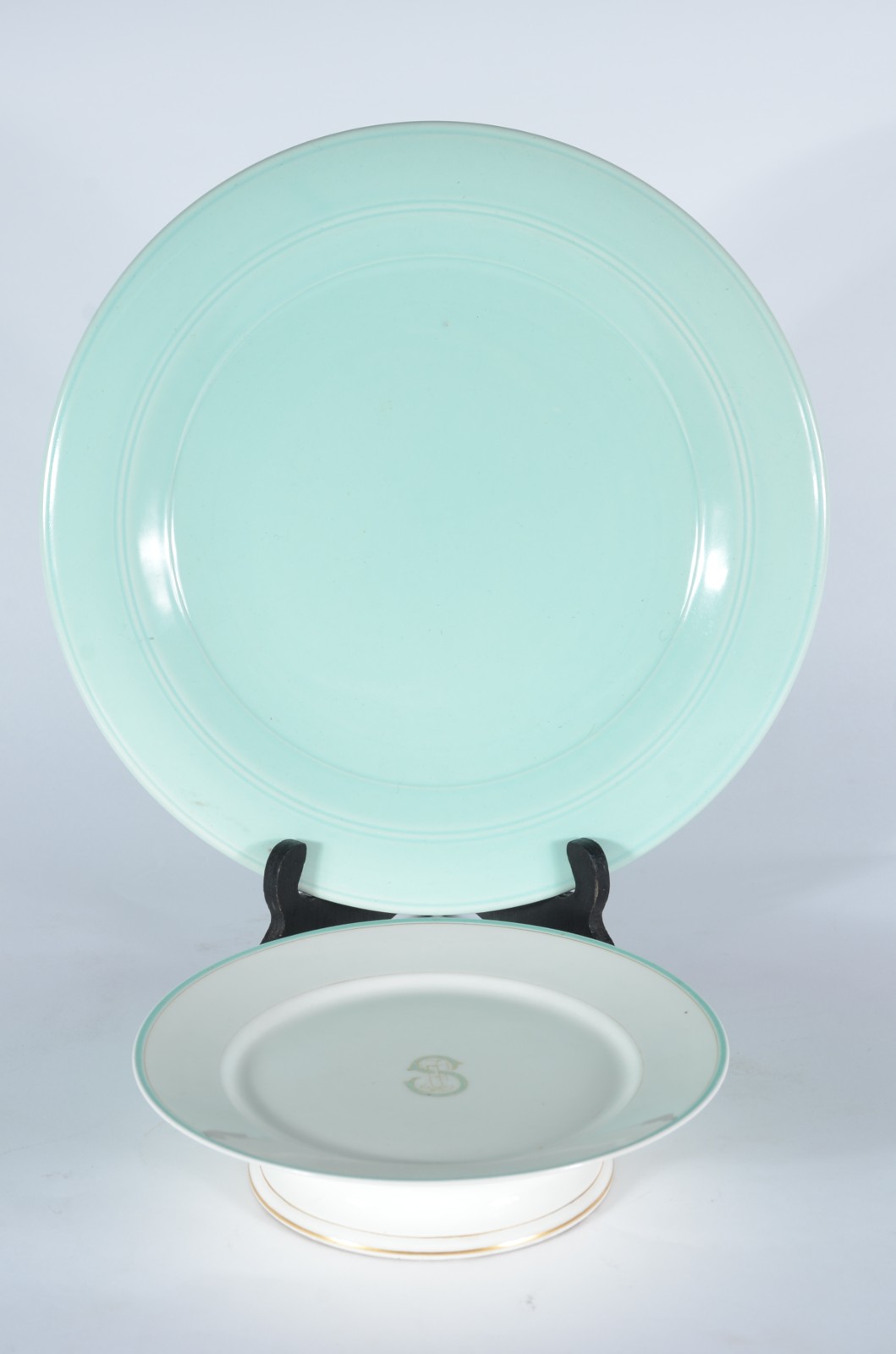Diversas peças de porcelana, sendo: 6 xícaras de café Velho Paris com... - foto 2 de 8