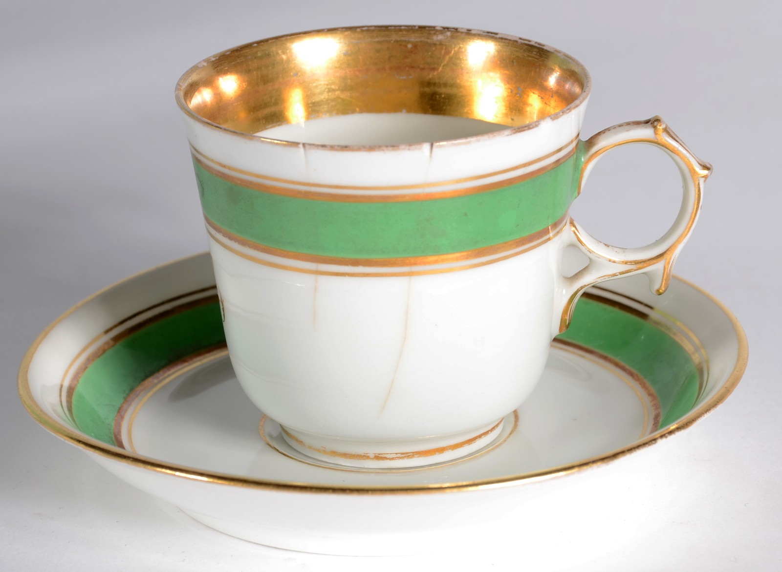 Diversas peças de porcelana, sendo: 6 xícaras de café Velho Paris com... - foto 5 de 8