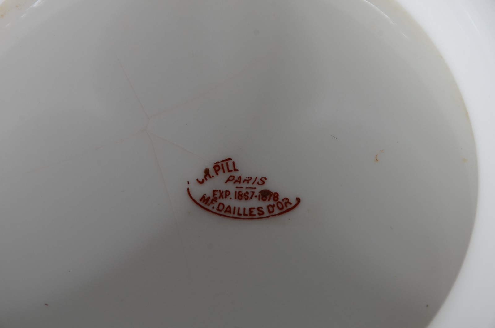 Diversas peças de porcelana, sendo: 6 xícaras de café Velho Paris com... - foto 6 de 8