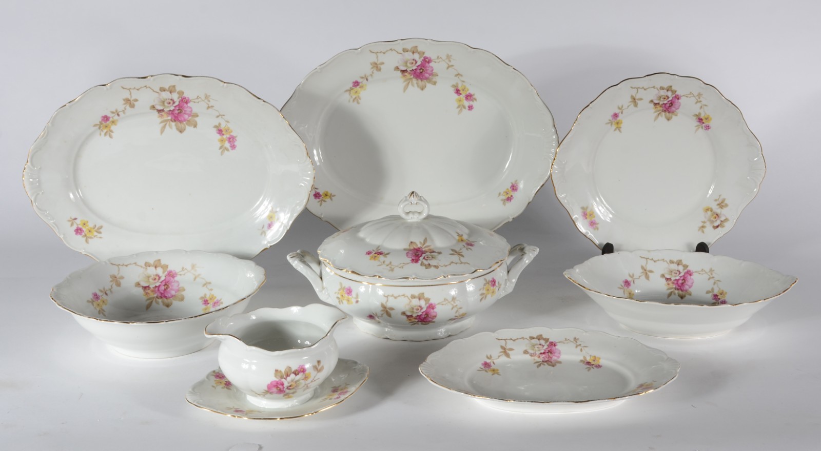 Aparelho de jantar e chá de porcelana tcheca na cor branca com flores... - foto 4 de 11