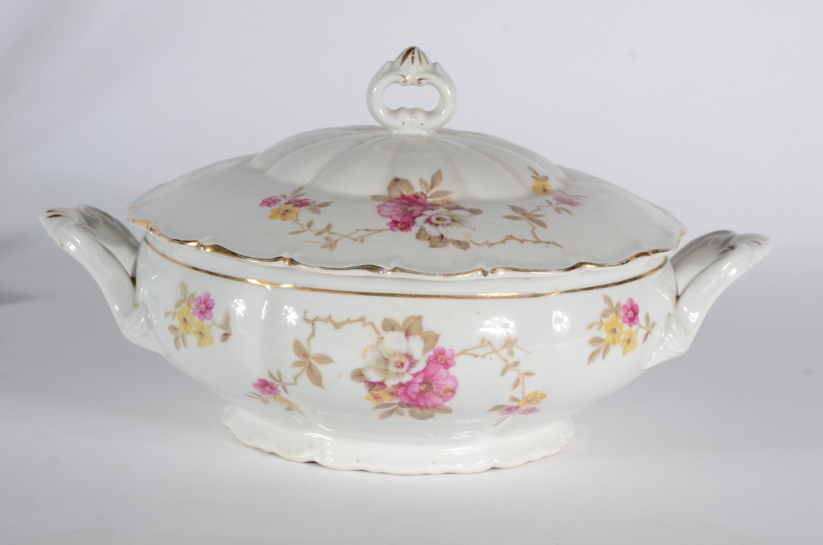 Aparelho de jantar e chá de porcelana tcheca na cor branca com flores... - foto 5 de 11