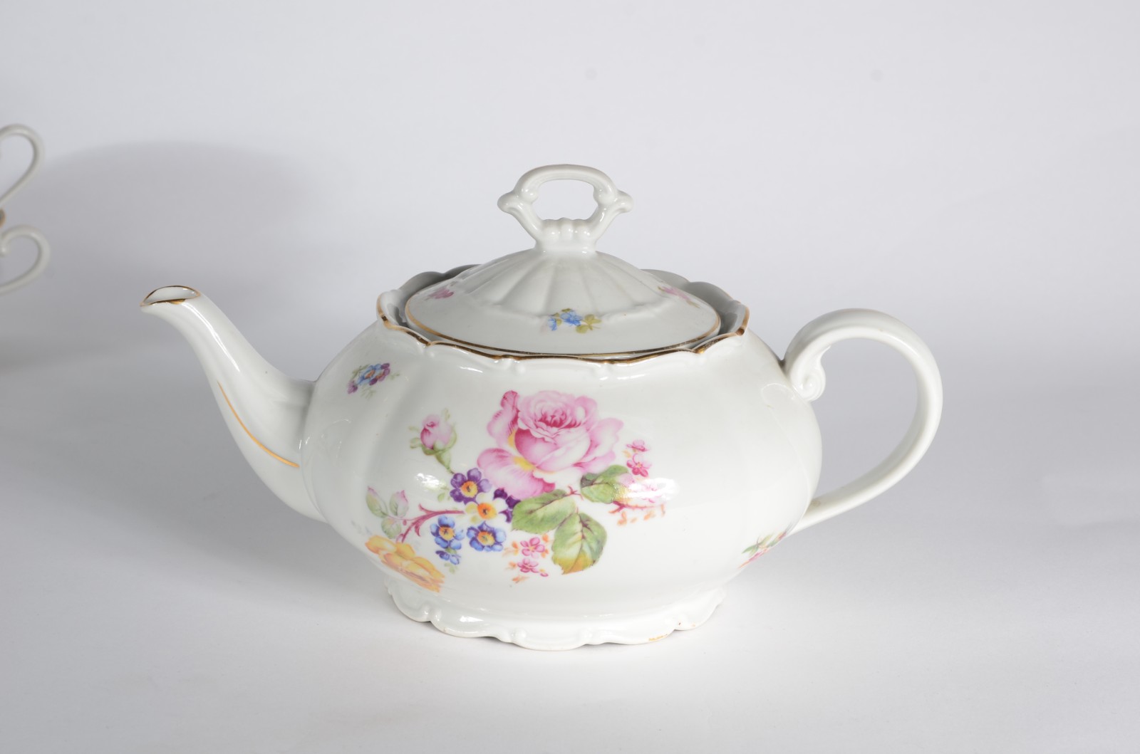 Aparelho de jantar e chá de porcelana tcheca na cor branca com flores... - foto 8 de 11