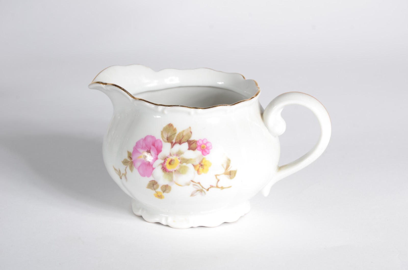 Aparelho de jantar e chá de porcelana tcheca na cor branca com flores... - foto 10 de 11