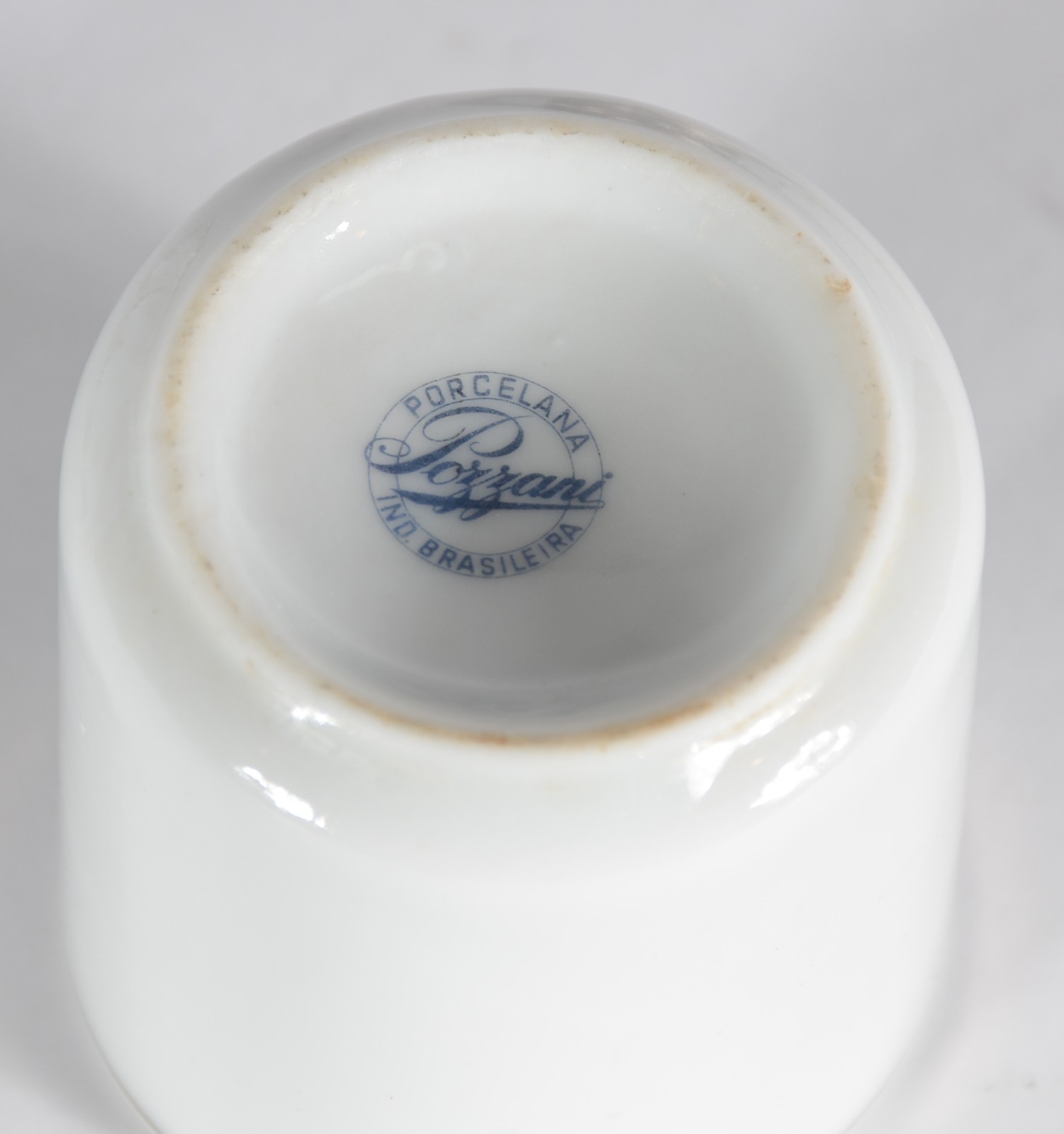 Conjunto com 12 xícaras para café de porcelana branca com bases e... - foto 5 de 5