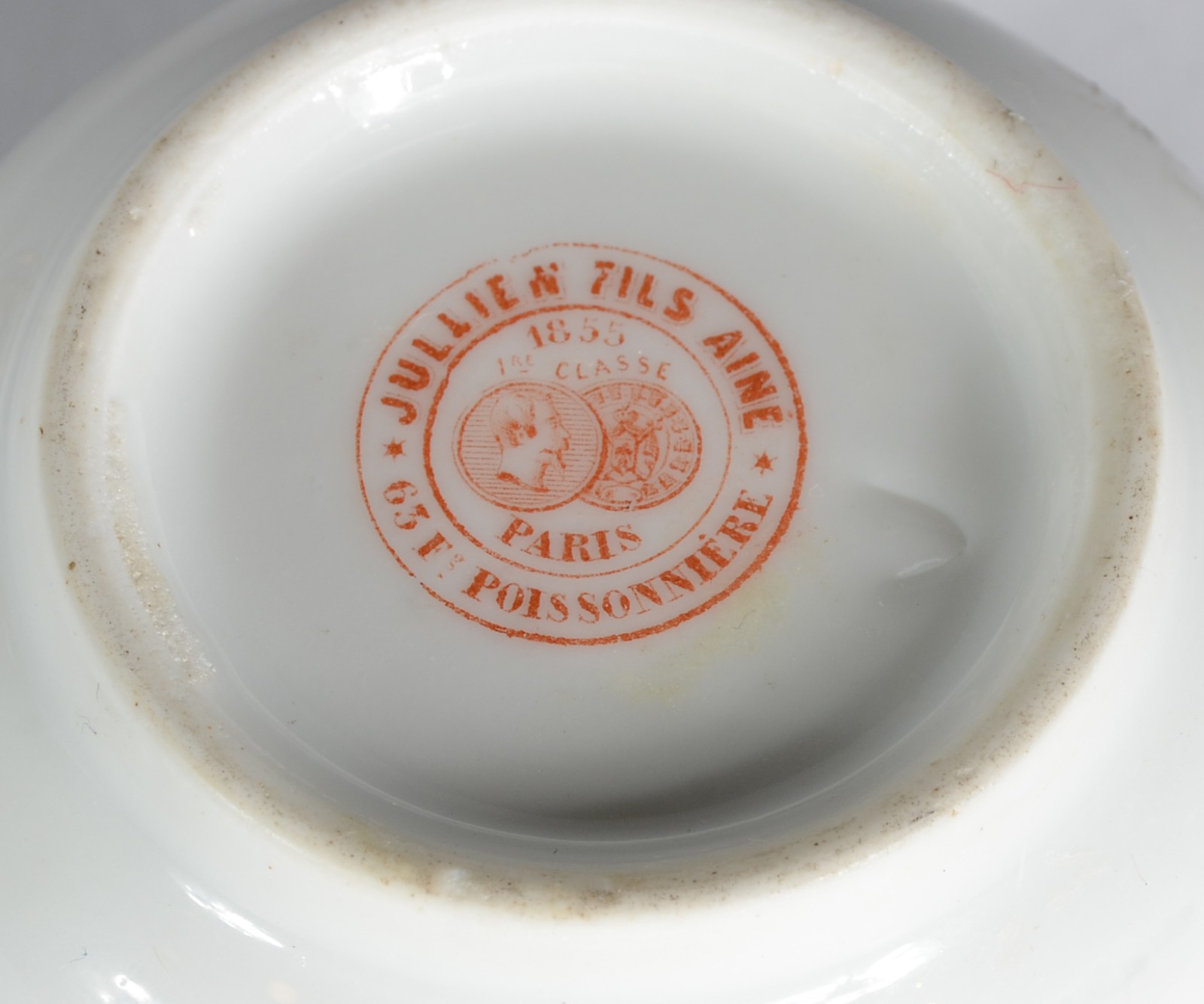 Duas antigas peças de porcelana francesa, sendo: xícara para café com... - foto 6 de 6