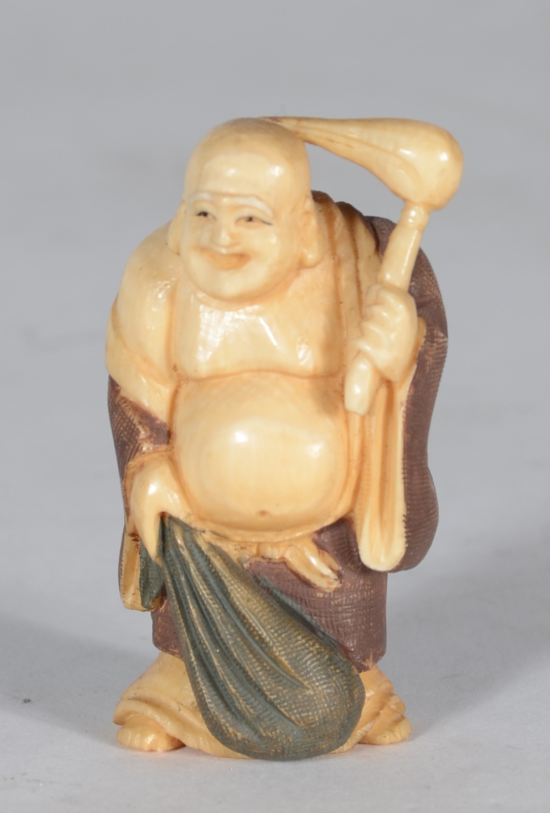 Netsuke representando figura. Assinado. - foto 1 de 5