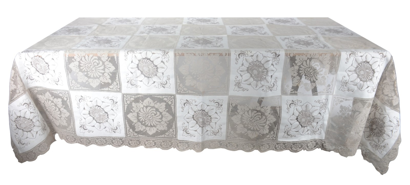 Toalha de mesa com rendas e bordados na cor bege e branca. - foto 1 de 4