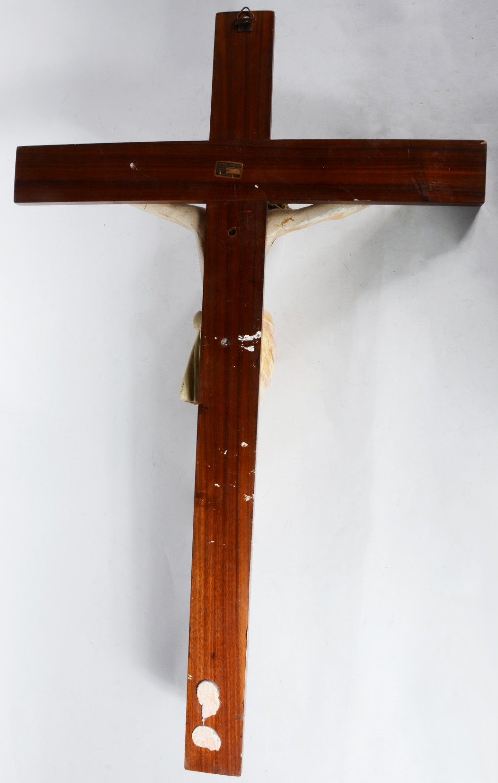 Crucifixo de madeira com figura de Cristo de gesso policromado... - foto 4 de 6