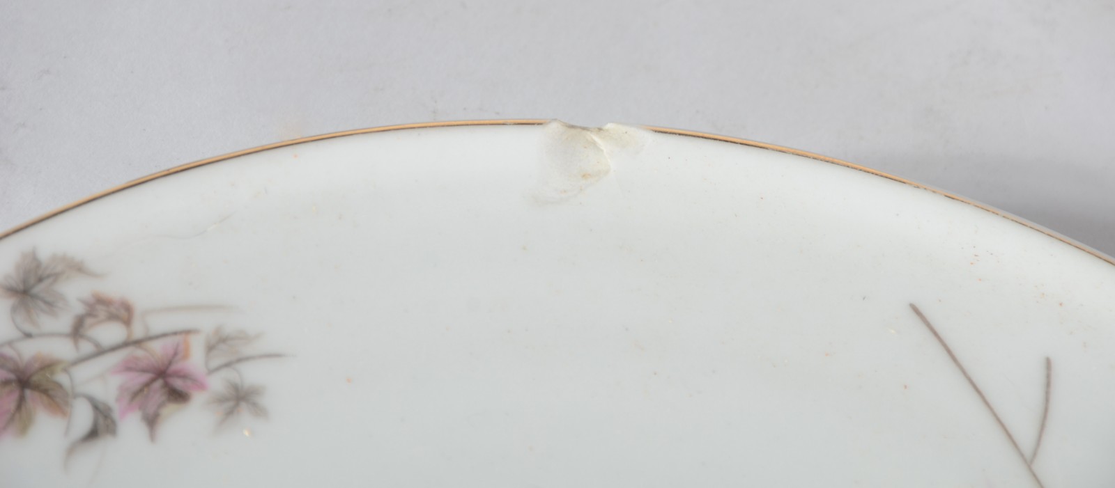 Serviço de jantar de porcelana Steatita na cor branca com flores em... - foto 4 de 6