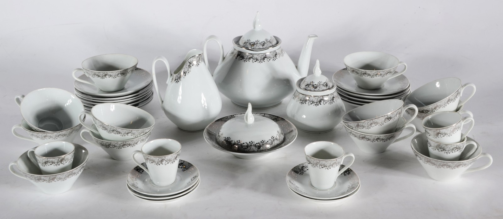 Serviço de chá e café de porcelana Real branca com guirlandas... - foto 1 de 6