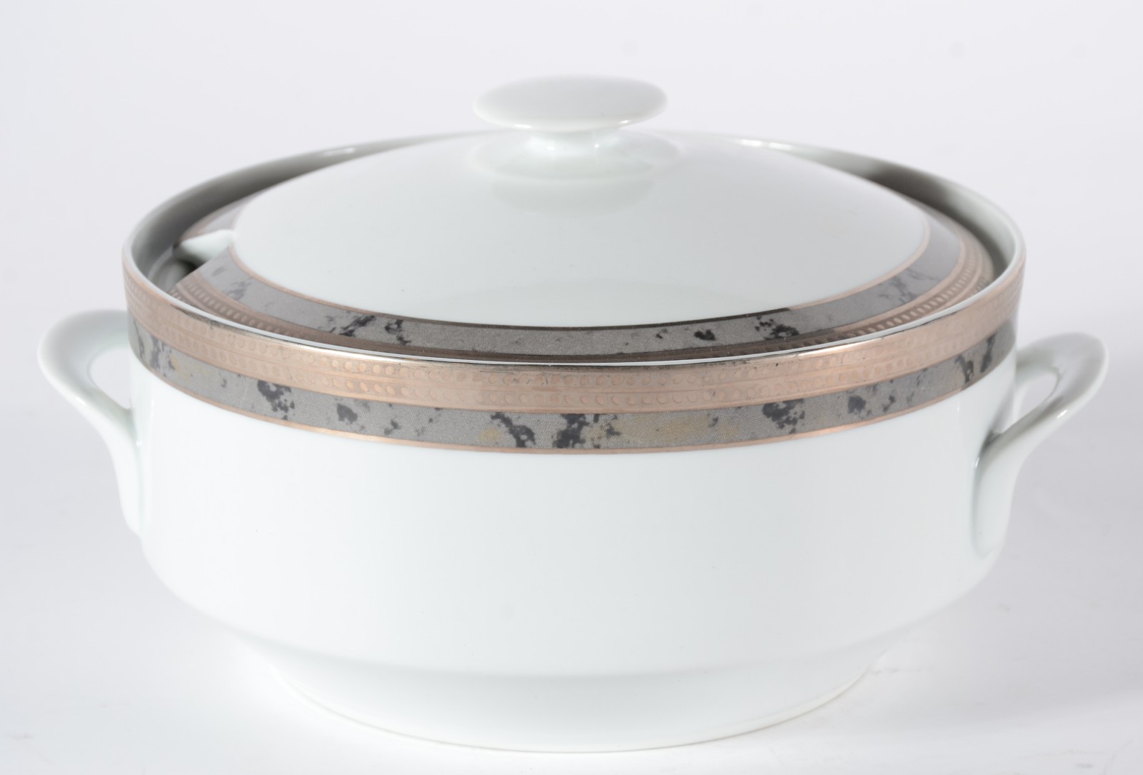 Serviço de jantar de porcelana Schmidt, composto de: 12 pratos rasos... - foto 4 de 8
