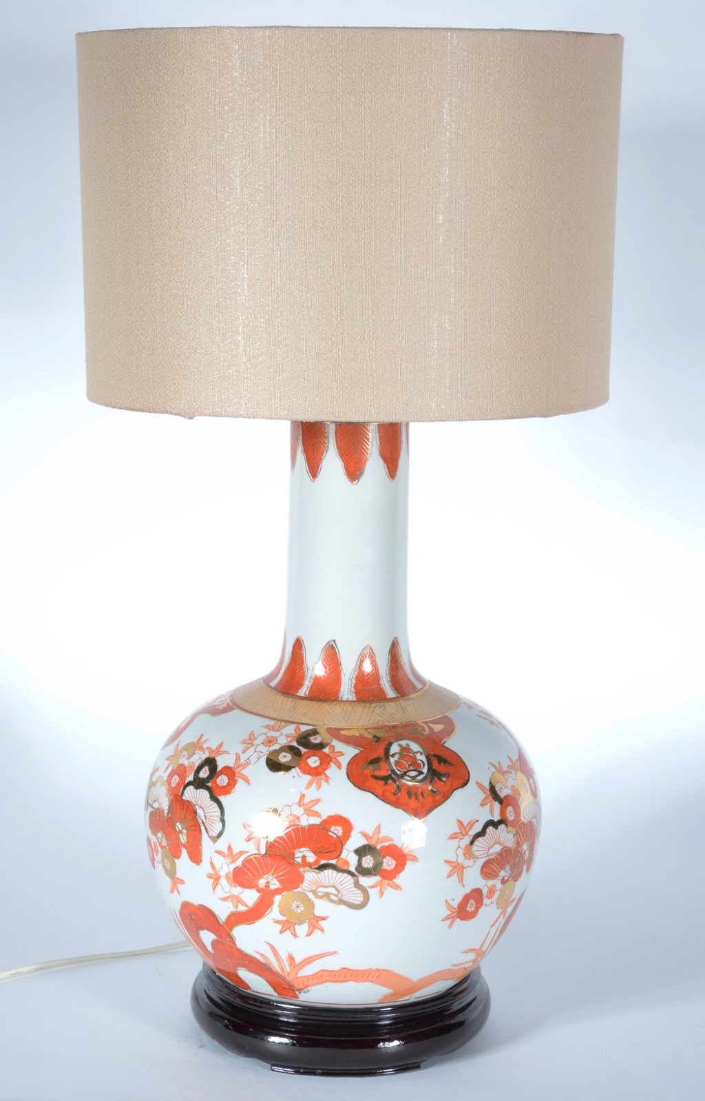Abatjour de porcelana oriental com guirlandas douradas e rouge fer... - foto 1 de 4