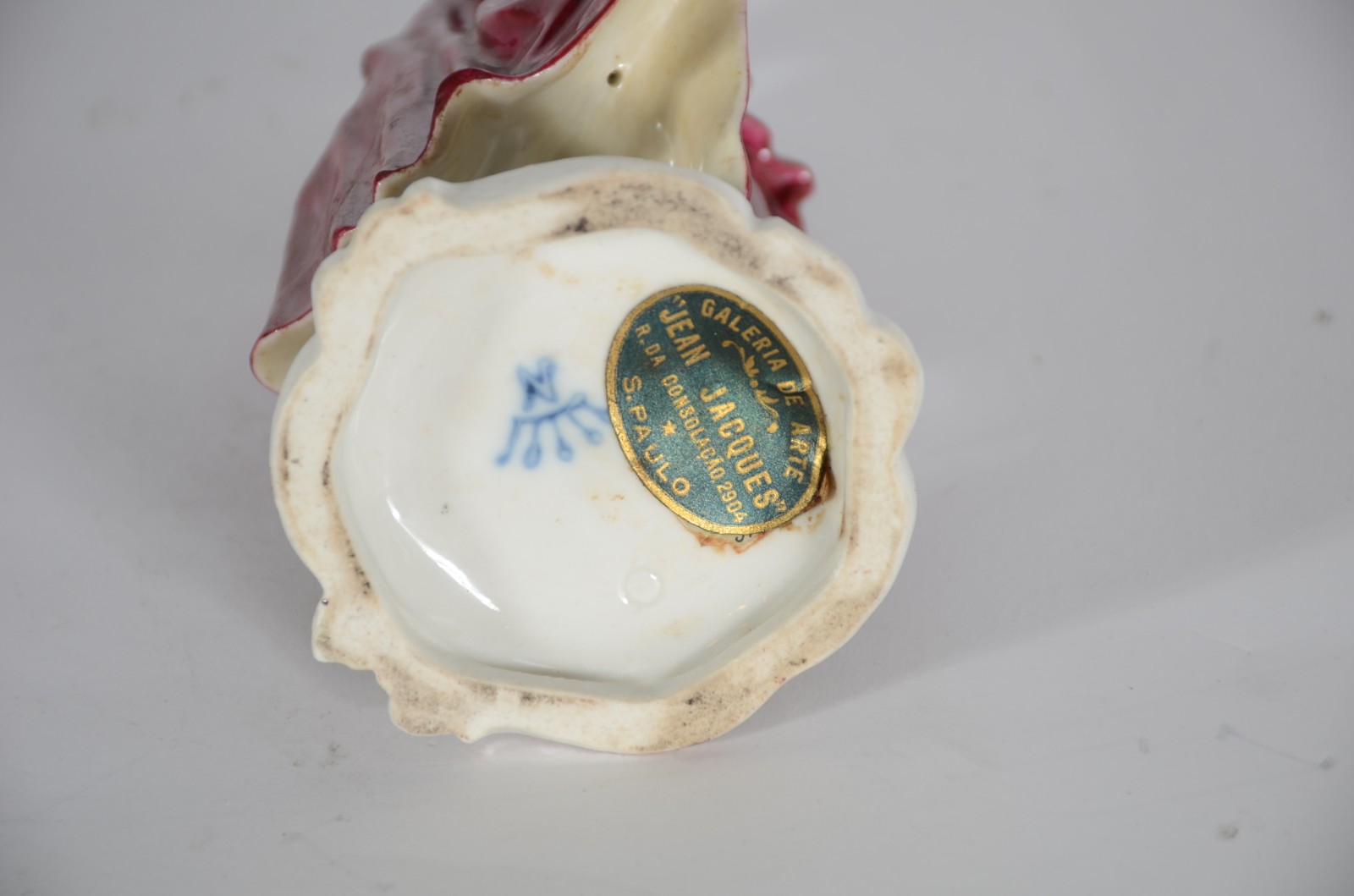 Escultura de porcelana italiana policromada representando figura de... - foto 7 de 7