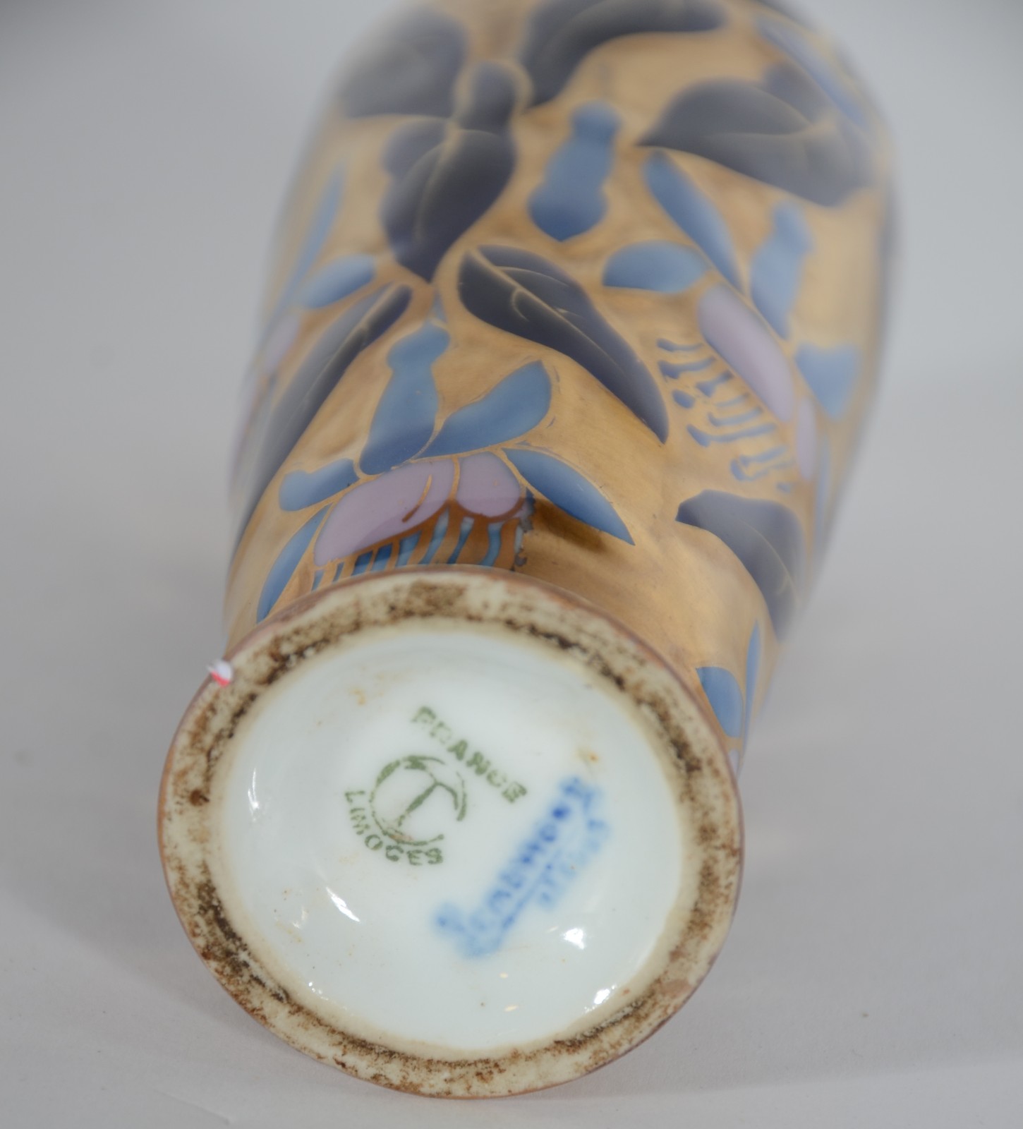 Pequeno vaso de porcelana francesa dourada com folhas azuis. Mínimos... - foto 3 de 3