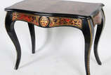 Mesa de centro no estilo frances de Boulle rica... - Mesa de centro no estilo frances de Boulle ricamente trabalhada.