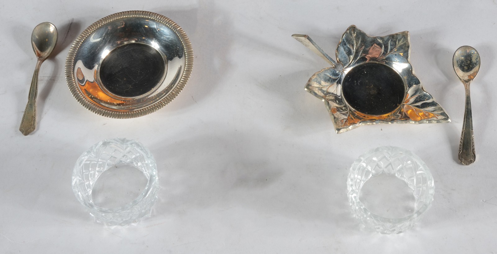 Quatro peças diversas, sendo: dois cinzeiros de murano e dois... - foto 3 de 4