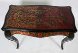 Mesa de centro no estilo frances de Boulle rica... - Mesa de centro no estilo frances de Boulle ricamente trabalhada.