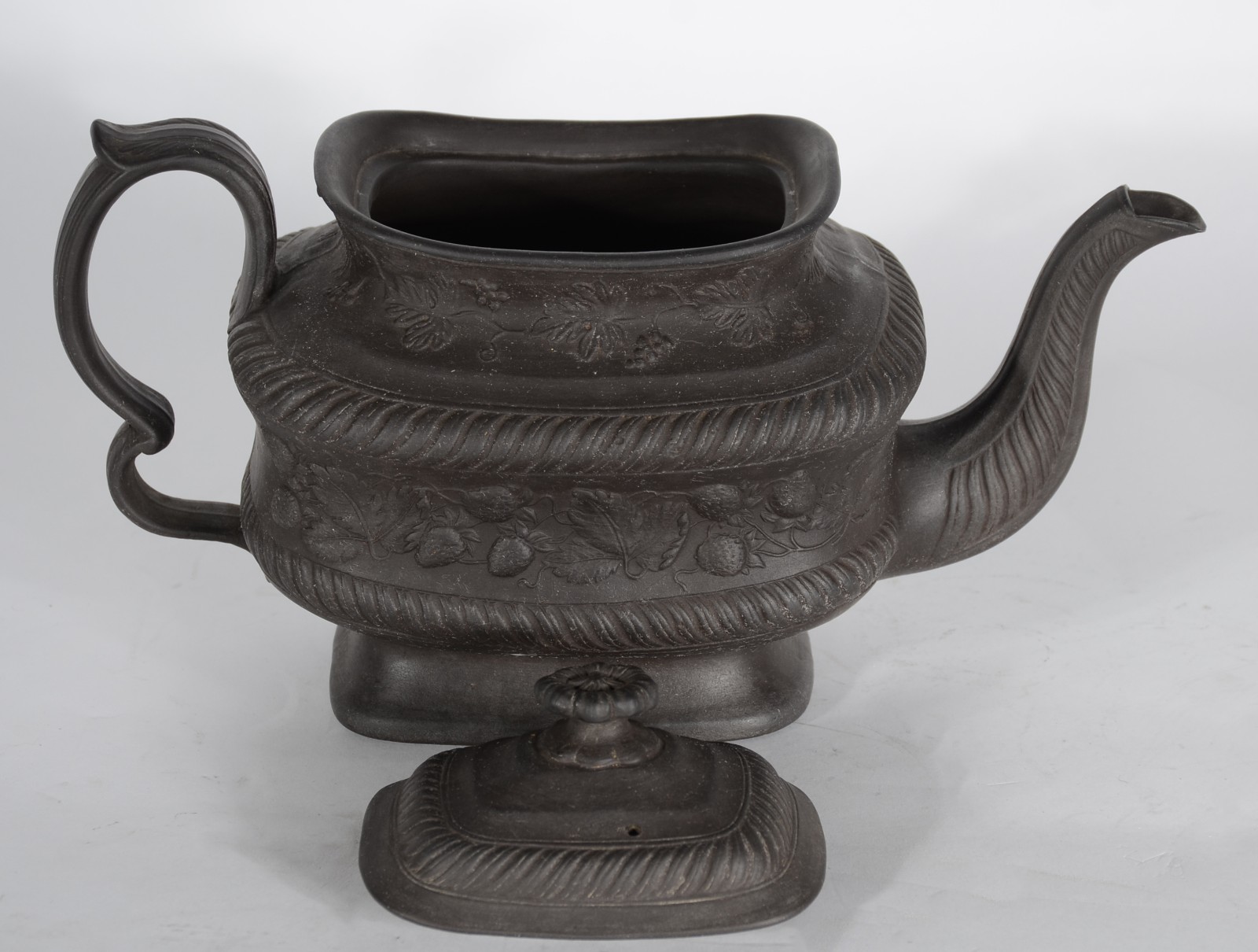 Bule de biscuit negro estilo Wedgwood. - foto 4 de 5
