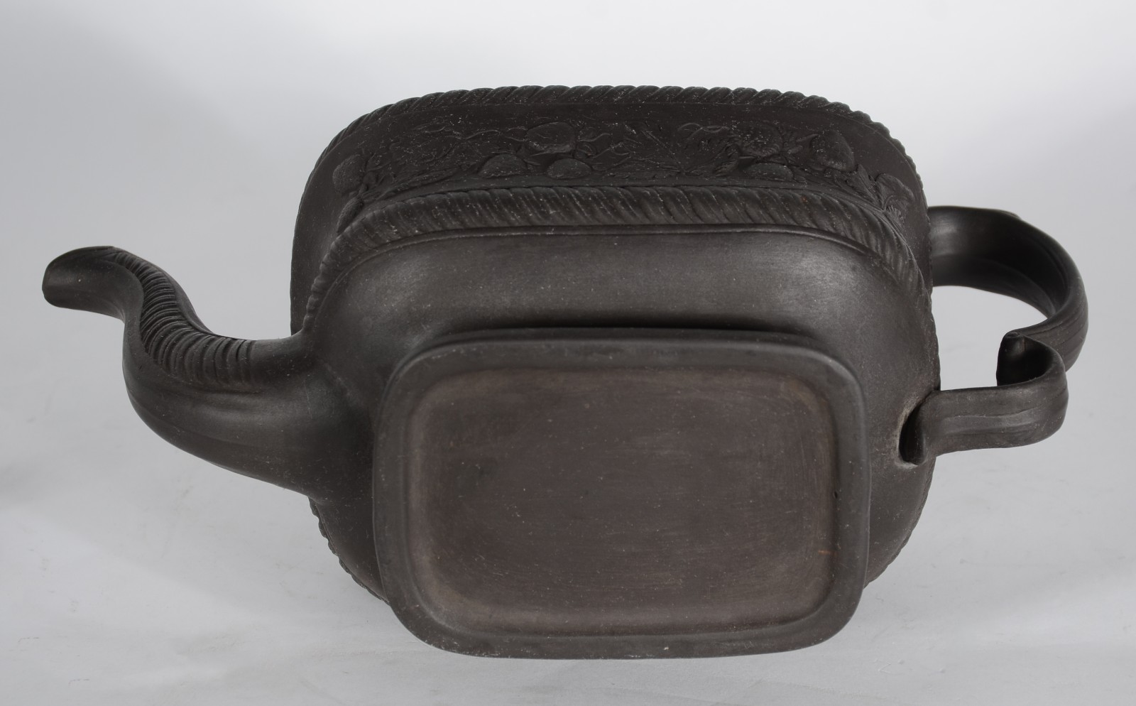 Bule de biscuit negro estilo Wedgwood. - foto 5 de 5