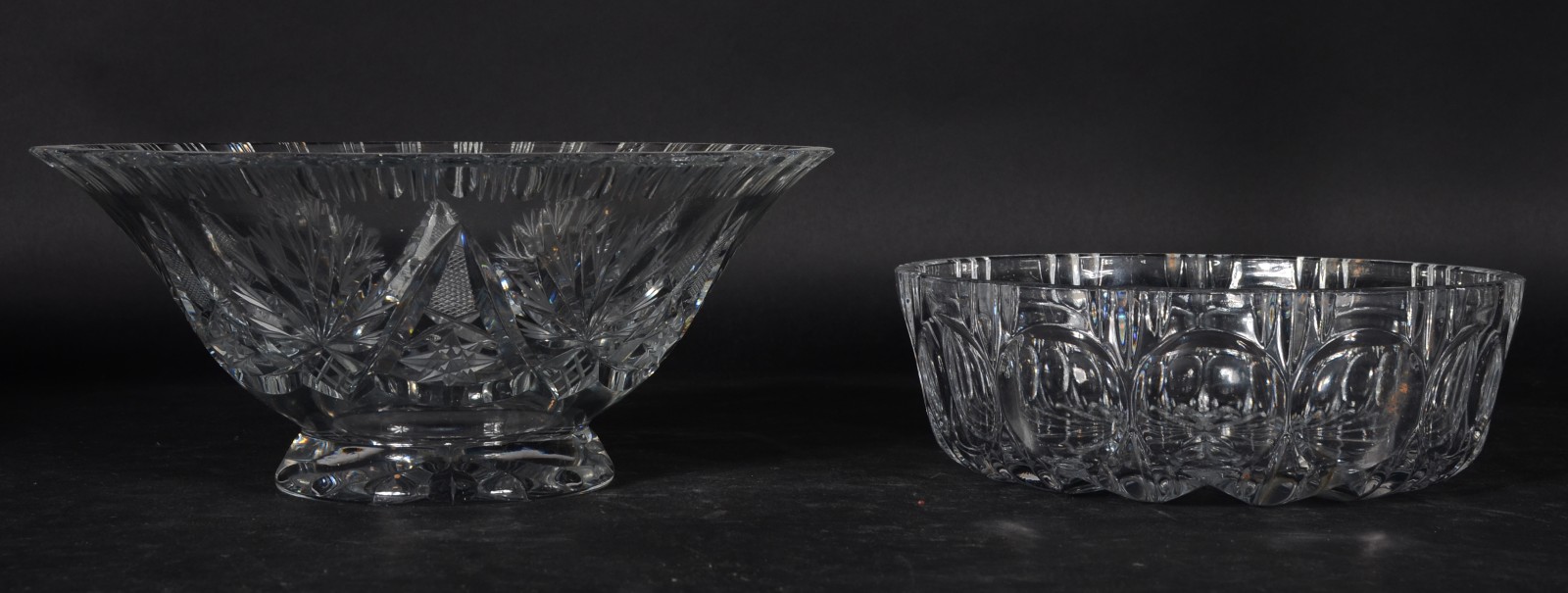 Duas fruteiras de cristal lapidado. Bordas com bicados. - foto 1 de 9