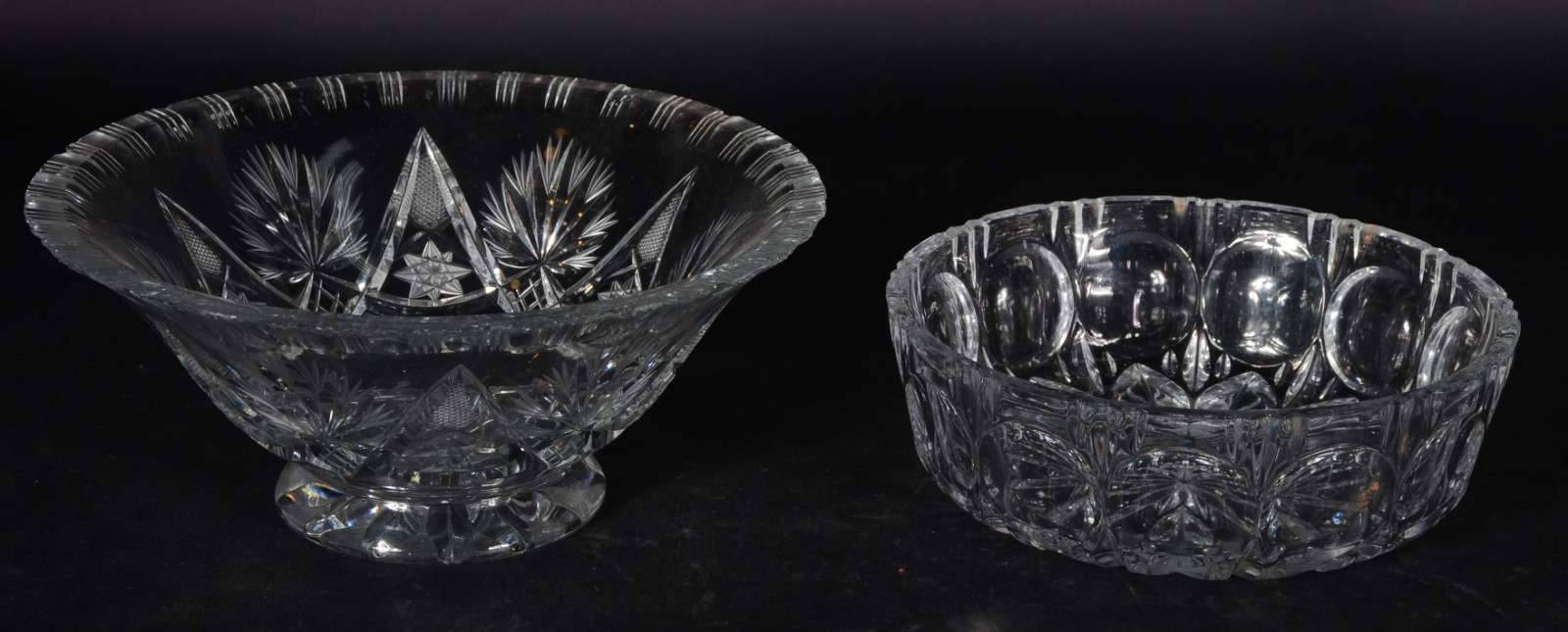 Duas fruteiras de cristal lapidado. Bordas com bicados. - foto 2 de 9