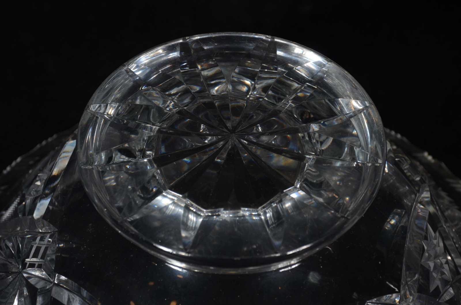 Duas fruteiras de cristal lapidado. Bordas com bicados. - foto 8 de 9