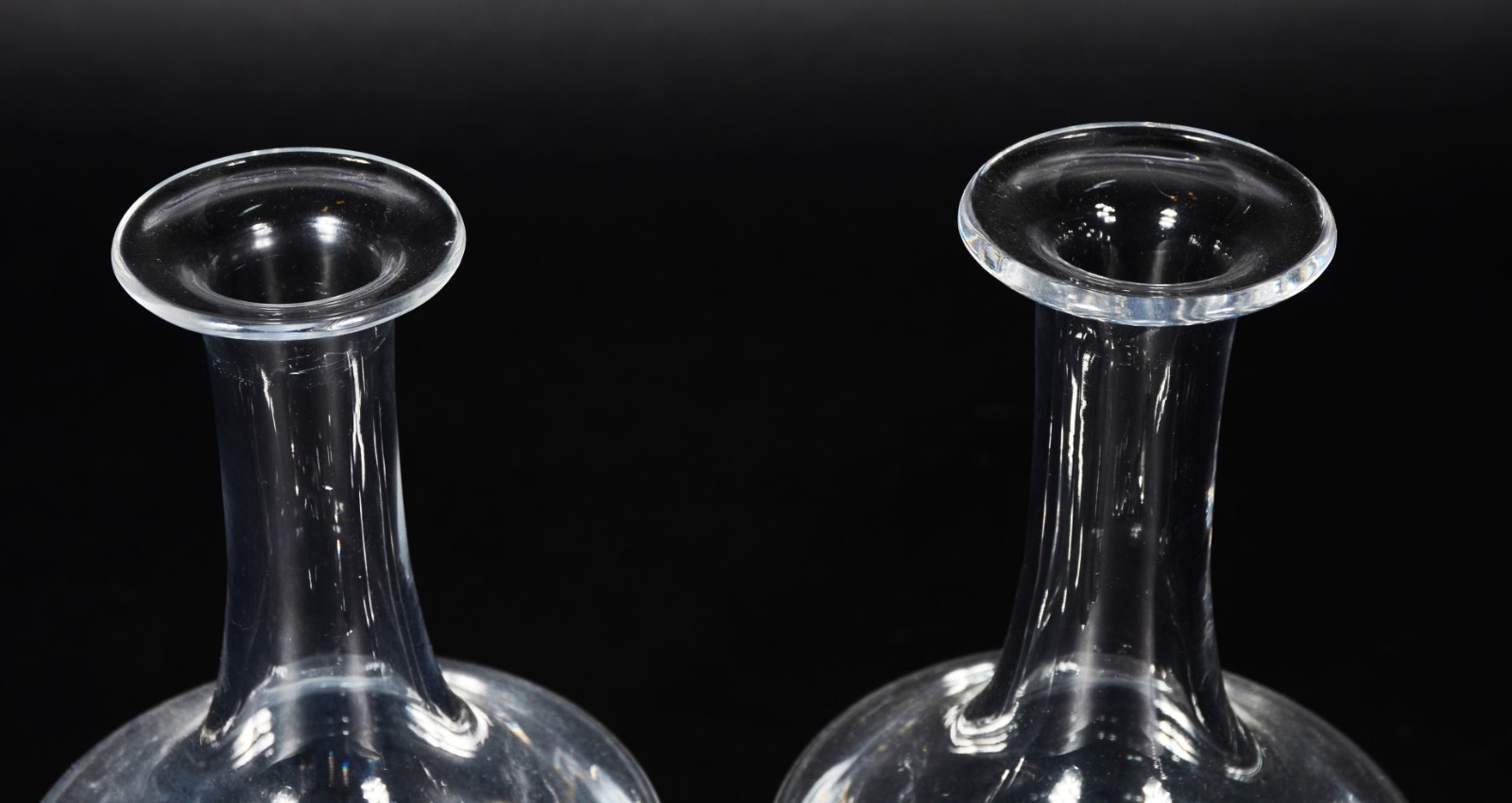 Par de garrafas de cristal liso. - foto 4 de 5