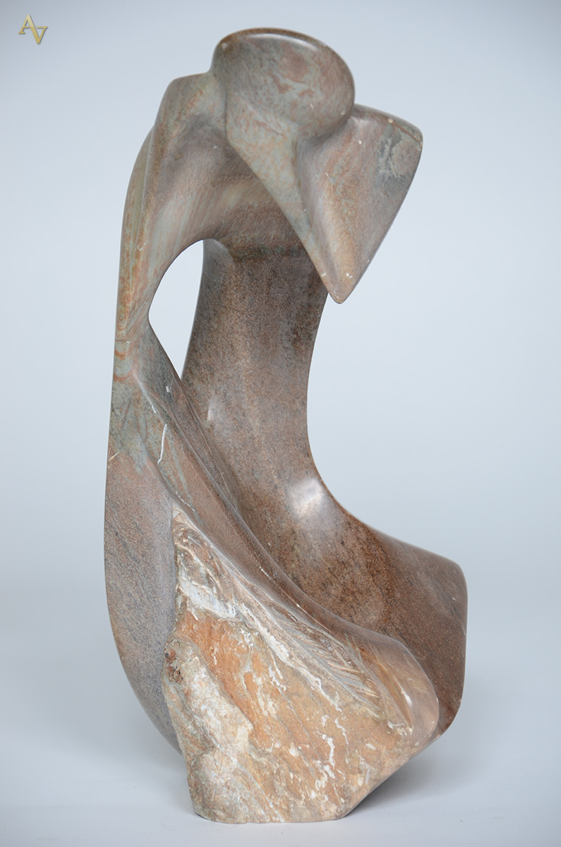 Escultura em pedra sabão representando dorso, assinada. Altura 36 cm. - foto 1 de 3