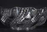 Baccarat (1764),  - Fruteira de cristal francês lapidado, borda recortada. Marca da cristallerie em relevo.