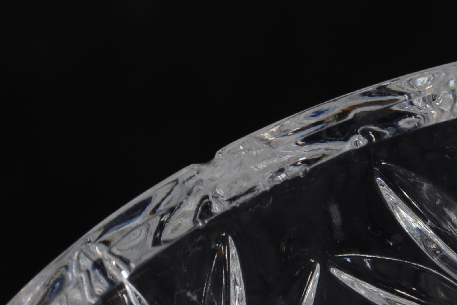 Bomboniere de cristal lapidado. - foto 5 de 6