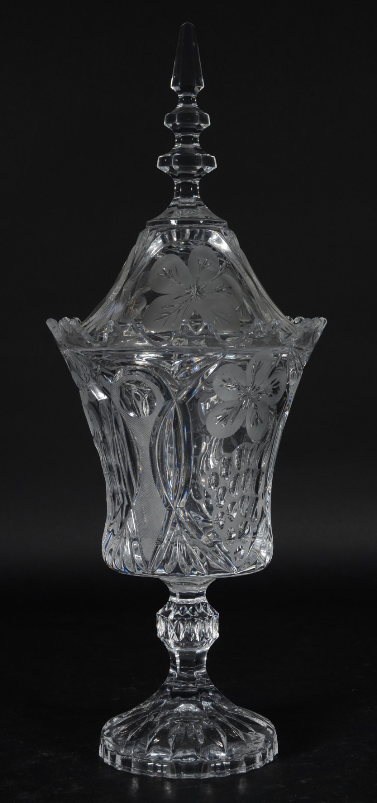 Bomboniere de cristal lapidado. - foto 1 de 3
