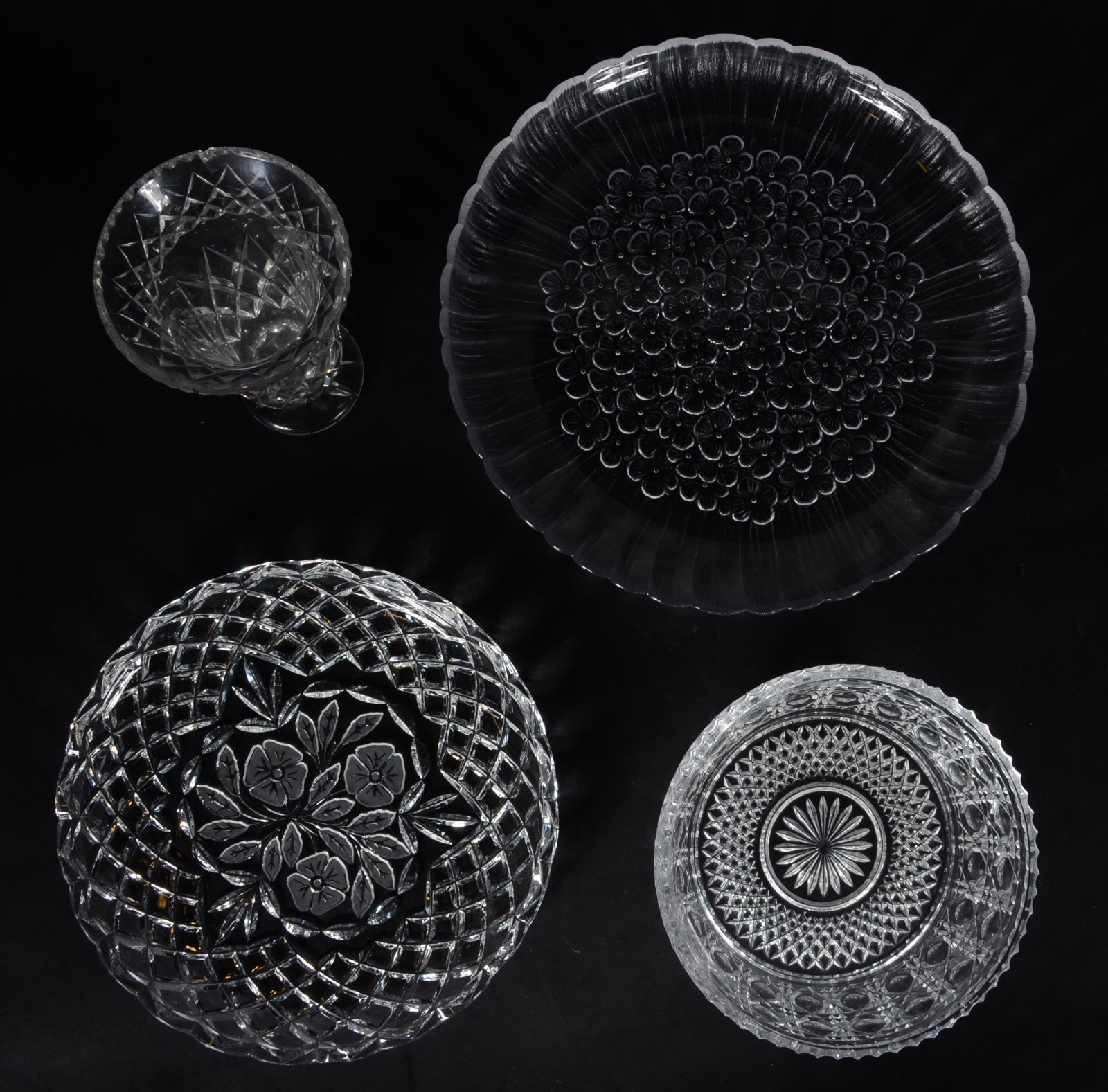 Diversas peças vidro/cristal, sendo: vaso (bicado), bowl lapidado e 2... - foto 2 de 5