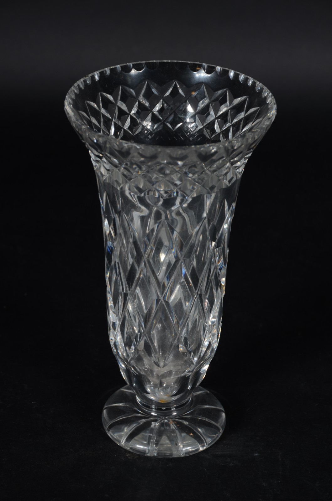 Diversas peças vidro/cristal, sendo: vaso (bicado), bowl lapidado e 2... - foto 4 de 5