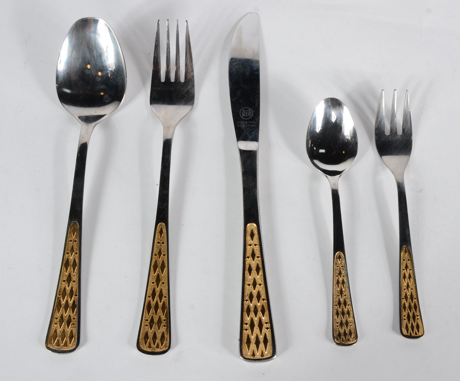 Faqueiro Solingen de metal com detalhes em ouro 24 k., composto de... - foto 2 de 7