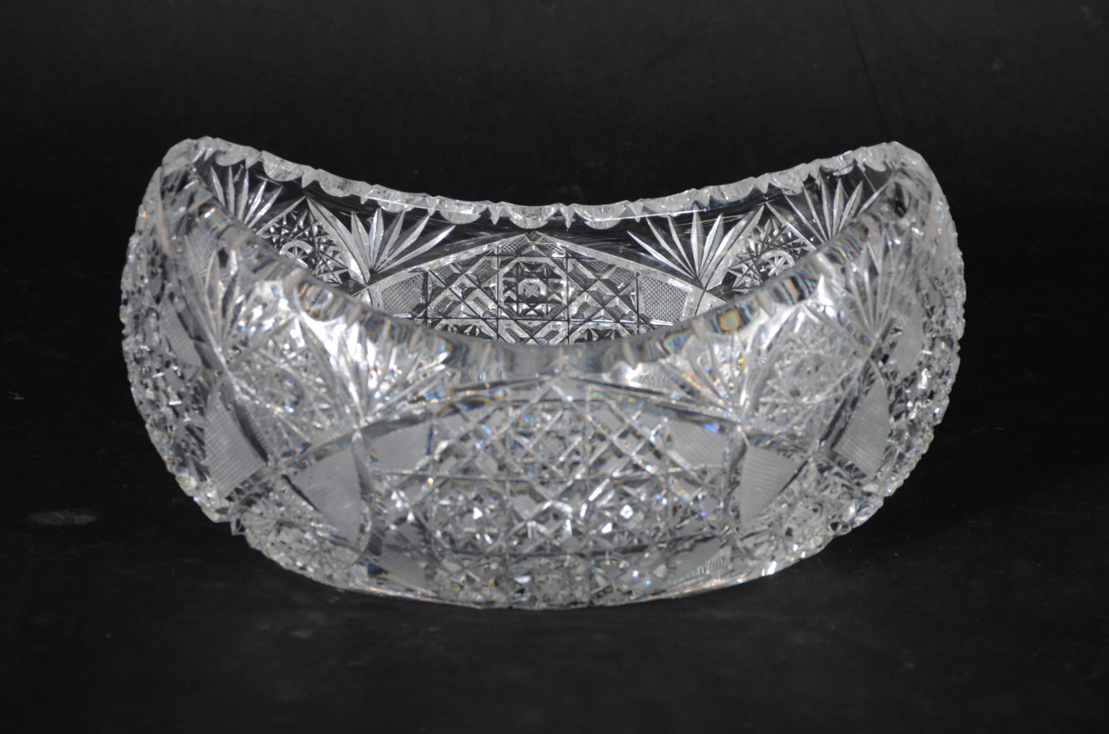 Fruteira de cristal tcheco lapidado, feitio gôndola. - foto 1 de 3