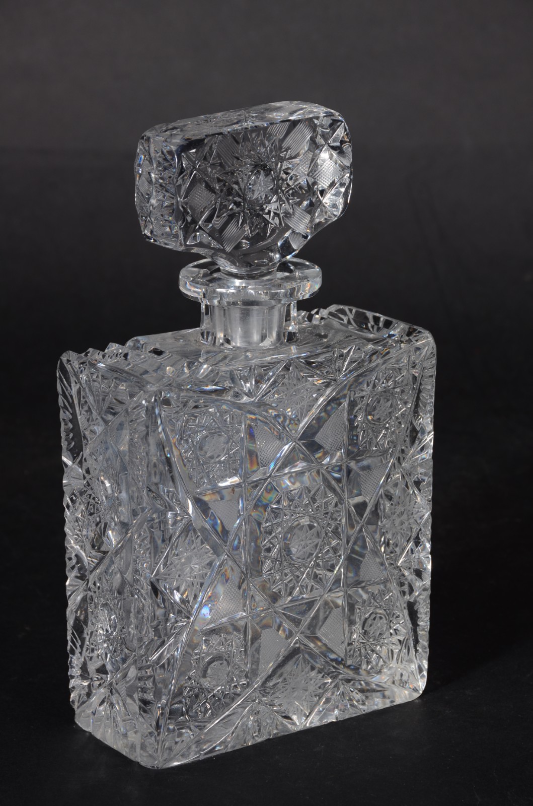 Garrafa de cristal tcheco lapidado. - foto 1 de 5