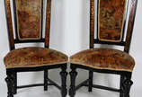 Duas cadeiras no estilo Boulle,  encostos e ass... - Duas cadeiras no estilo Boulle,  encostos e assentos estofados.