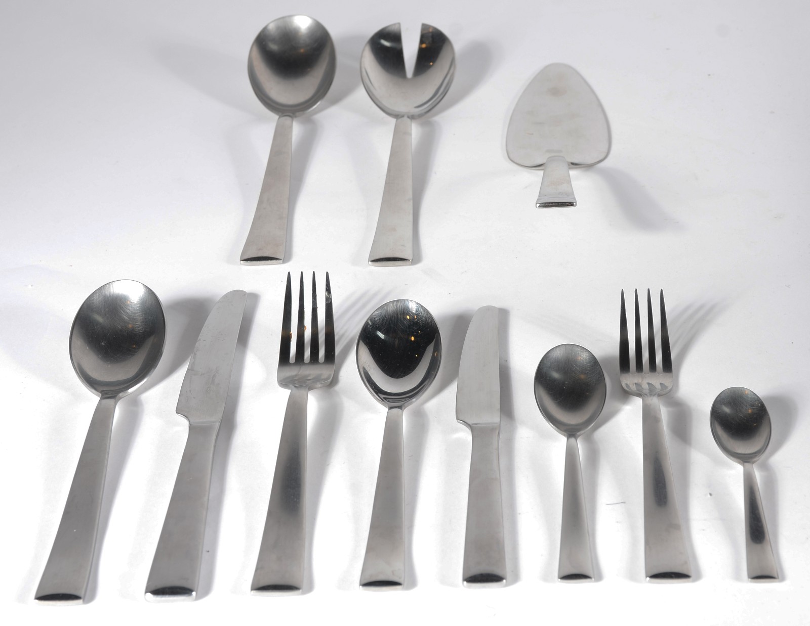 Faqueiro de aço inox "Spicy", composto de: 12 garfos, 12 colheres, 12... - foto 1 de 8