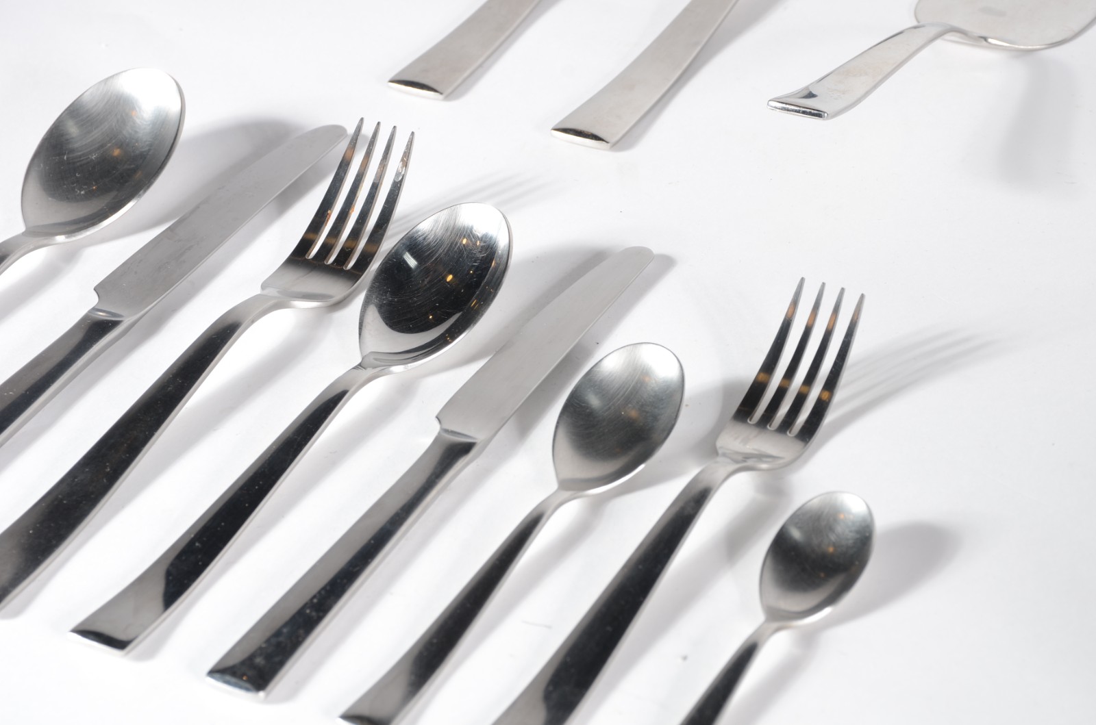 Faqueiro de aço inox "Spicy", composto de: 12 garfos, 12 colheres, 12... - foto 6 de 8