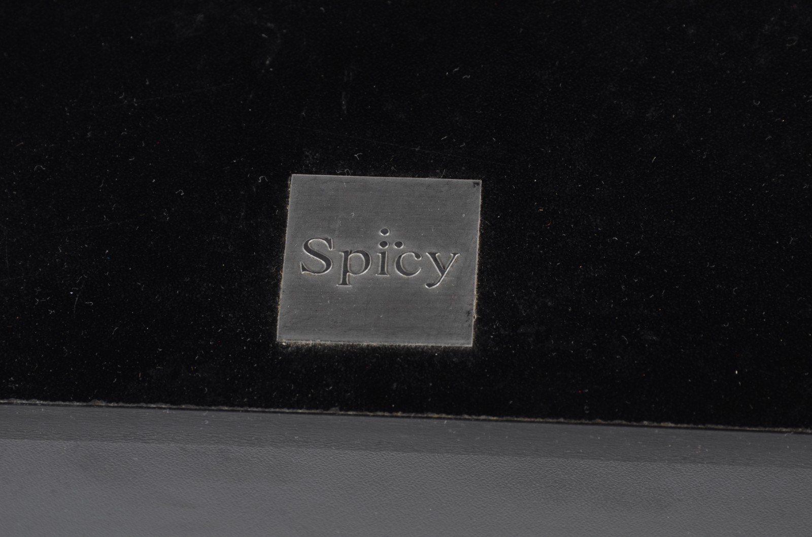 Faqueiro de aço inox "Spicy", composto de: 12 garfos, 12 colheres, 12... - foto 8 de 8