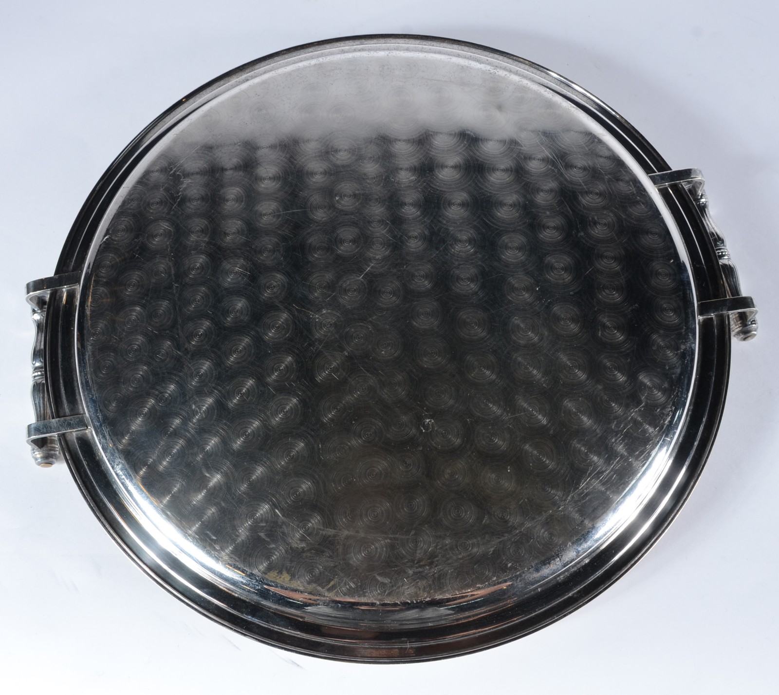 Bandeja com alças de metal prateado. Desgastes. - foto 3 de 4