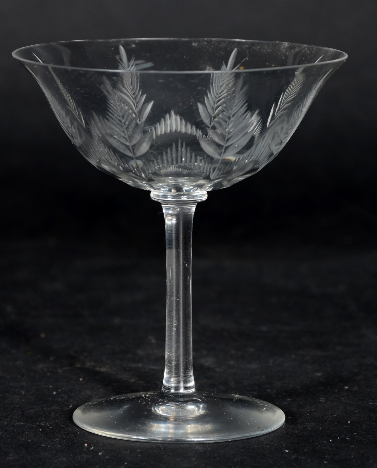 Conjunto com 10 taças para champagne de cristal lapidado. Uma bicada. - foto 2 de 2