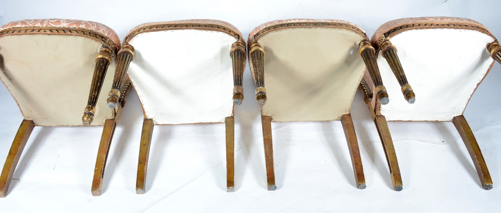 Conjunto com 4 cadeiras de madeira nobre patinads de dourado, estilo... - foto 5 de 5