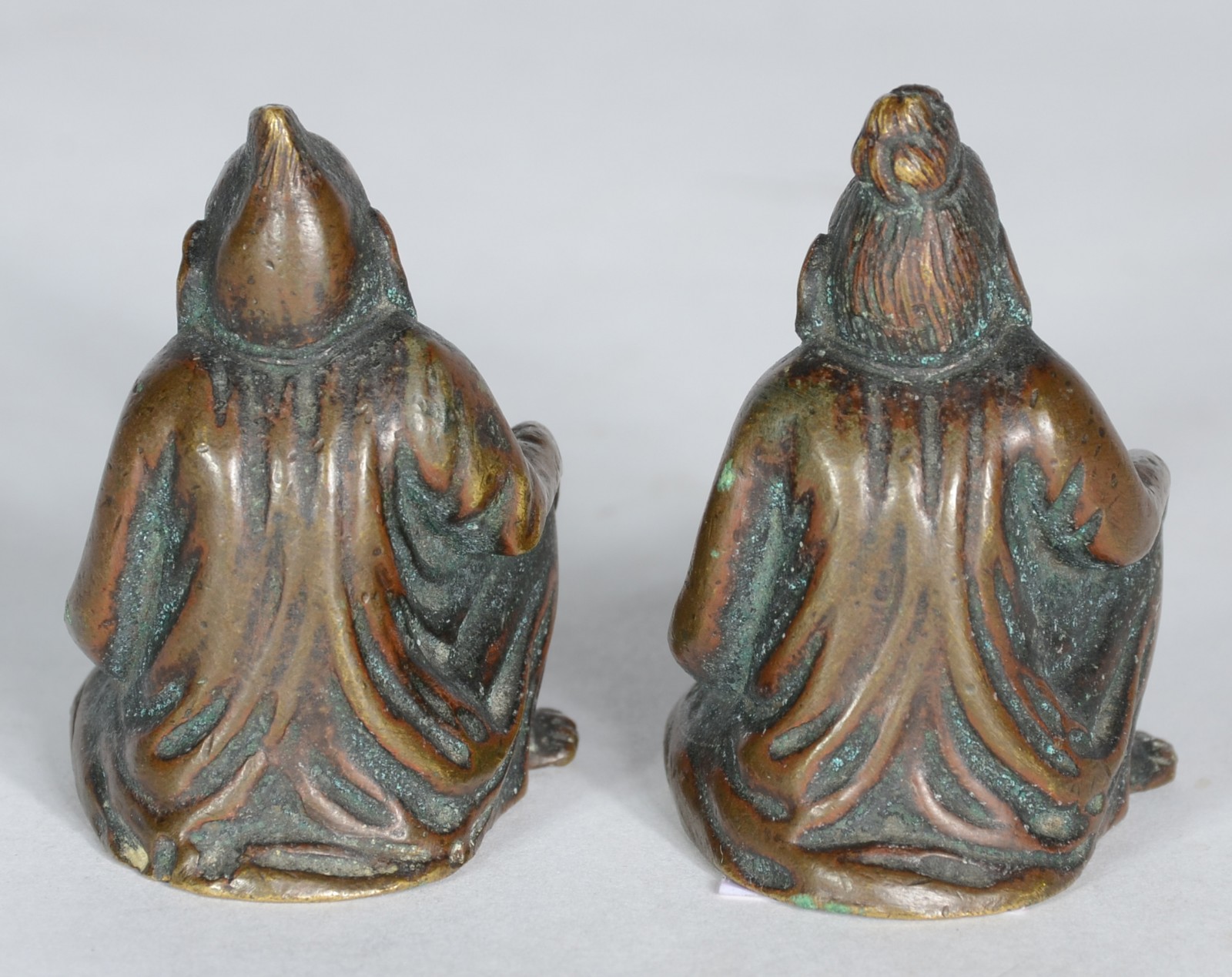 Par de pequenas esculturas eróticas de bronze representando "Casal... - foto 3 de 5