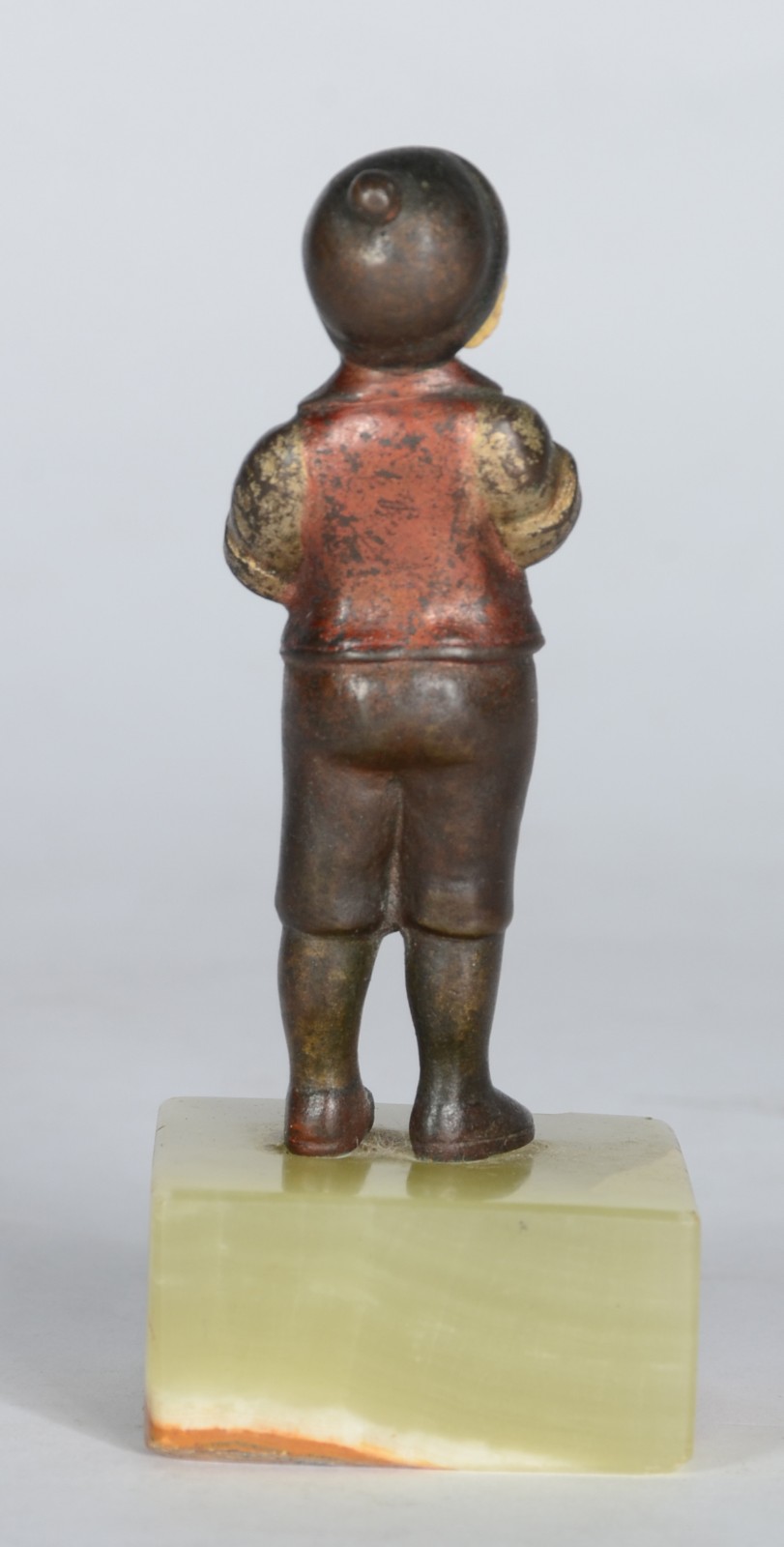 Escultura de bronze representando menino com rosto de marfim, base de... - foto 4 de 6