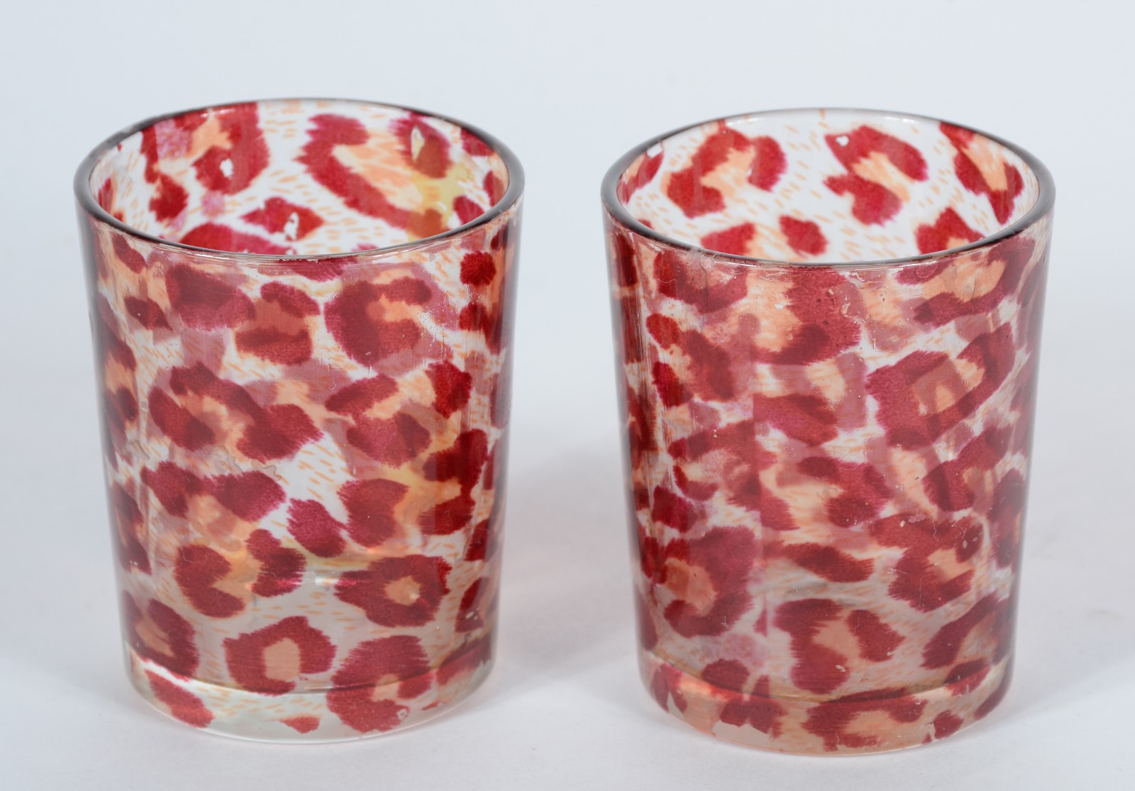 Diversas peças de porcelana, sendo: dois copos com estampas, caixa... - foto 3 de 11