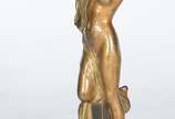 Franz Xaver Bergmann (1861-1936), Salomé - Escultura de bronze representando "Salomé" nua com os braços estendidos segurando a cabeça de João Batista em uma bandeja. Assinada N.Greb. Base de má
