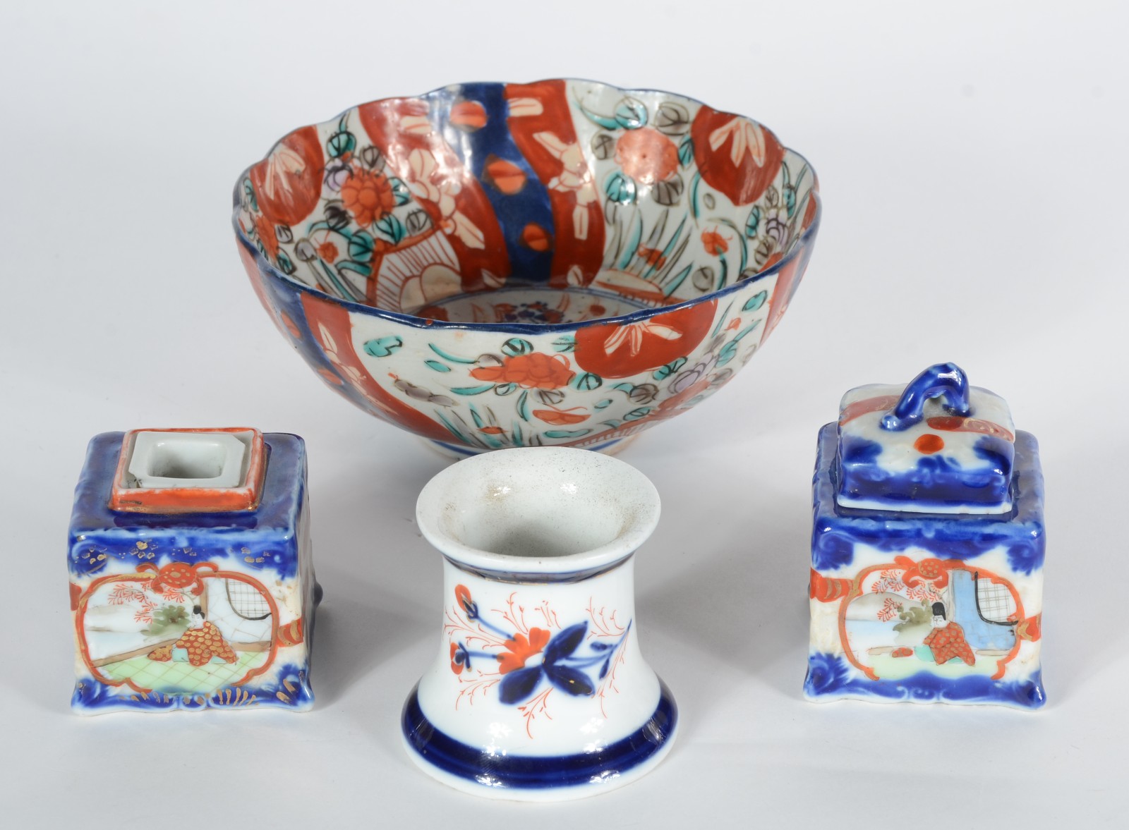 Diversas peças de porcelana japonesa Imari, sendo: bowl, castiçal e... - foto 1 de 11