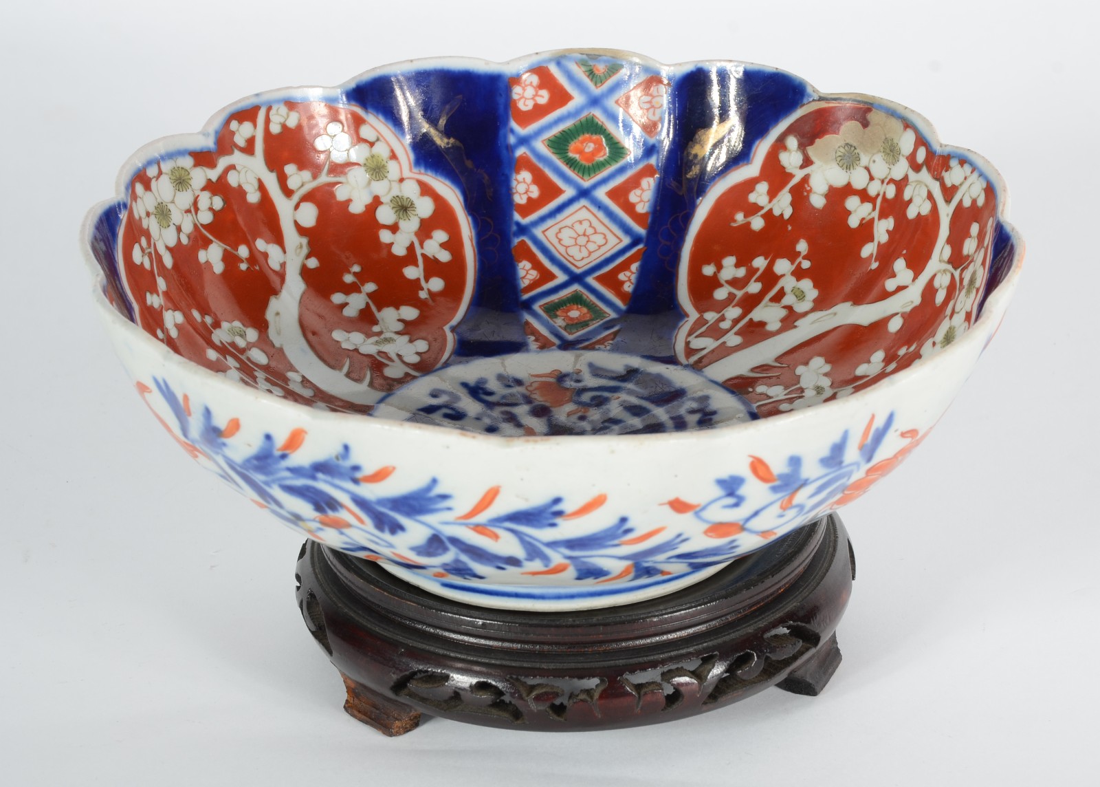 Diversas peças de porcelana japonesa Imari, sendo: bowl, castiçal e... - foto 4 de 11