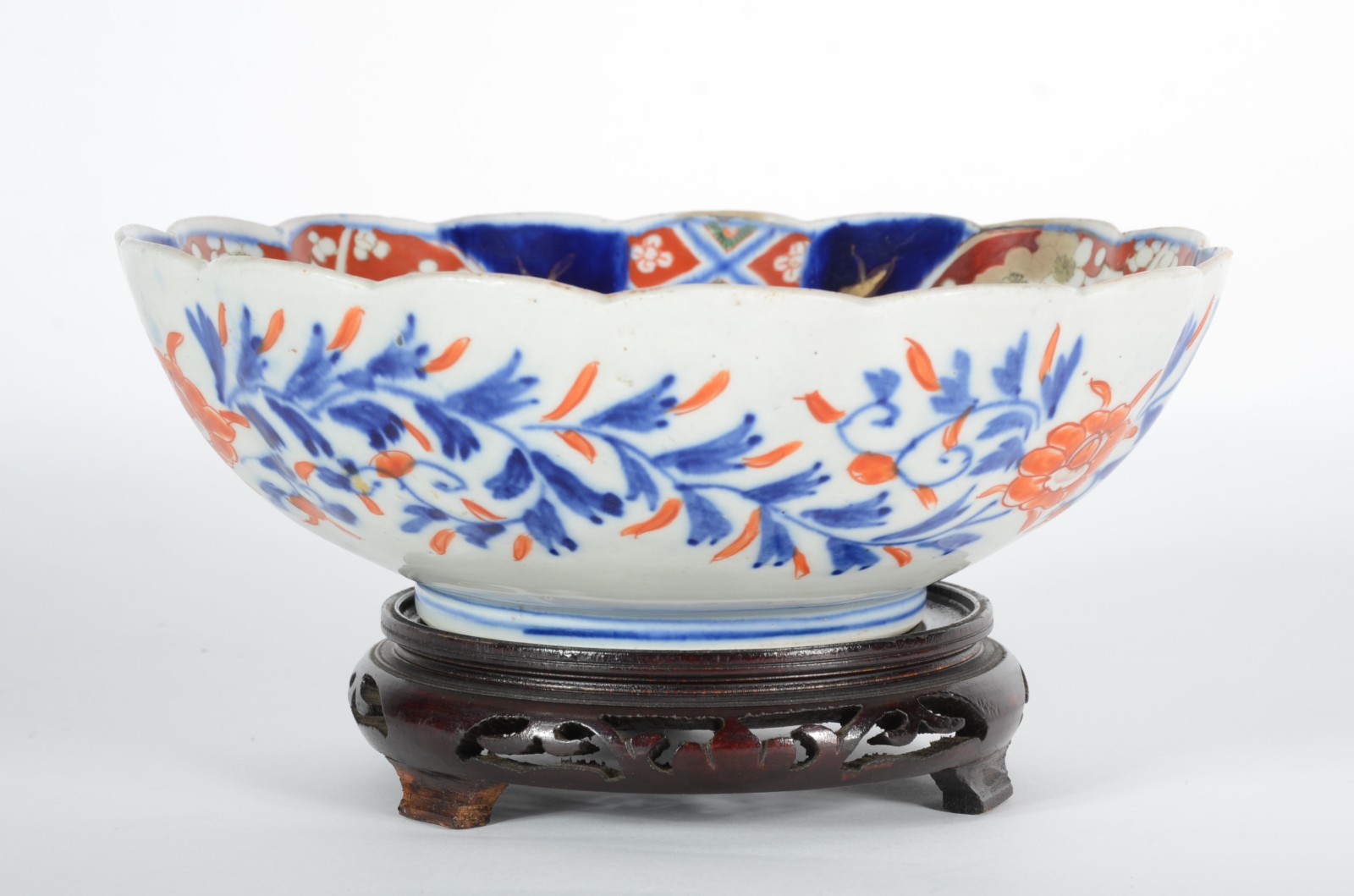 Diversas peças de porcelana japonesa Imari, sendo: bowl, castiçal e... - foto 5 de 11